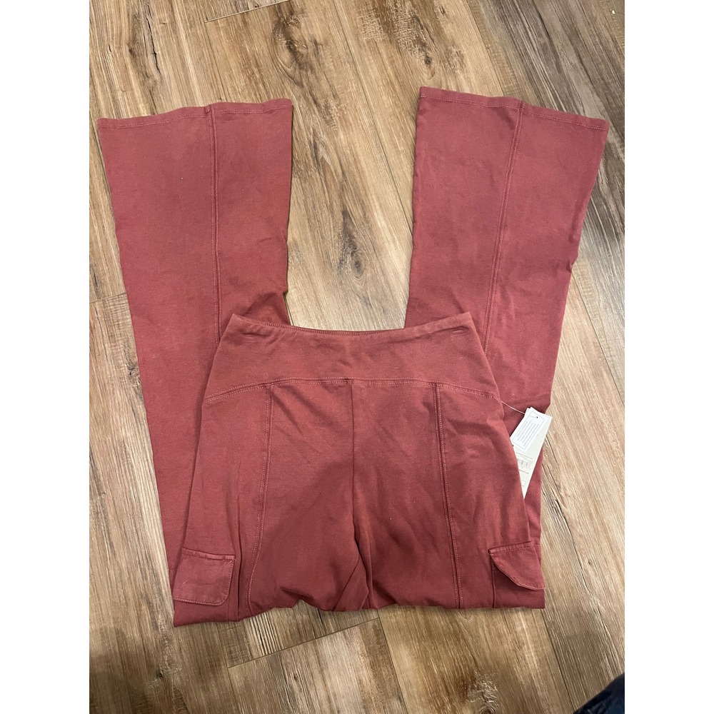 No Boundaries Flare Leggings with Pockets - Picture 2 of 4